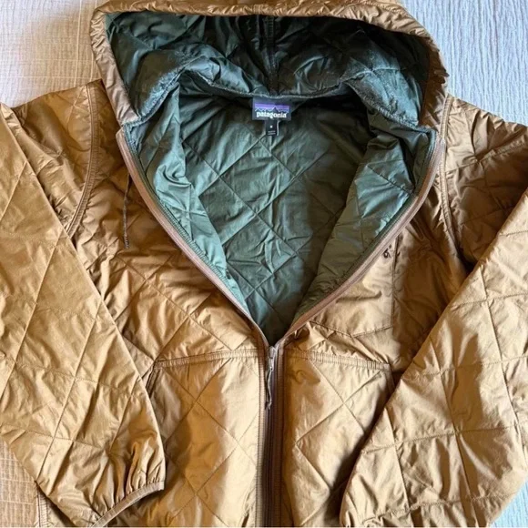 Patagonia Men's Diamond Quilted Bomber Hoody - Picture 2 of 4